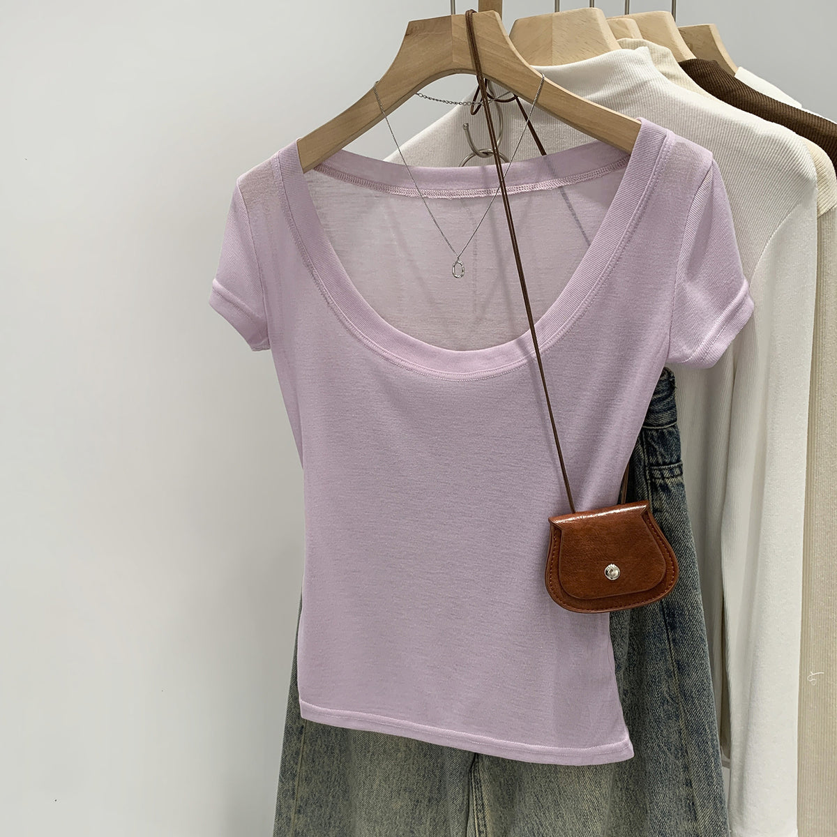 Purple women's scoop neck t-shirt, hem detail