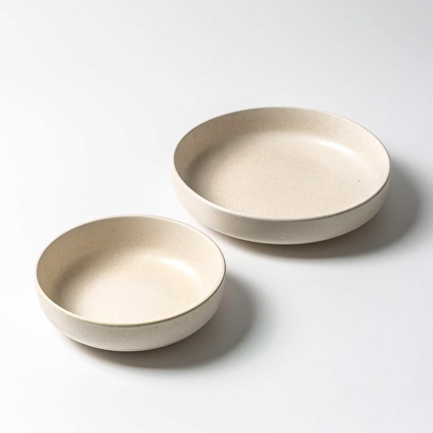 Set of three Japanese retro ceramic plates in different sizes, solid frost flower white glaze, vintage Asian-inspired style.